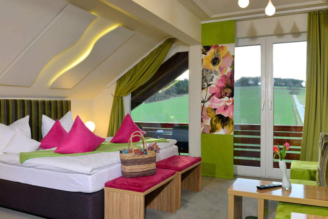 Doppelzimmer Deluxe - Hotelzimmer in farbenfrohen Design